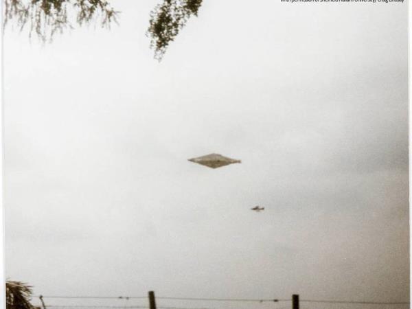 在隐藏了30年之后，他们解密了迄今为止最真实的一张UFO照片