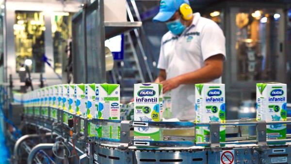 昆卡的一家公司生产厄瓜多尔第一个液态婴儿配方奶粉