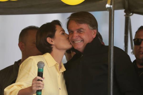 巴西开始了以雅伊尔·博索纳罗和卢拉·达席尔瓦为首的两极分化的选举运动