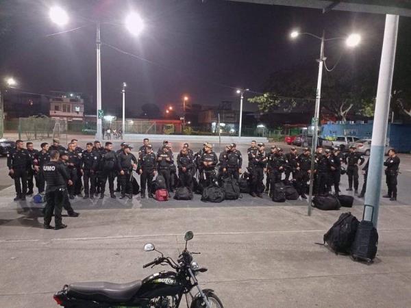 由于瓜亚基尔处于紧急状态，100名警察抵达加强安全，他们将留在三位岛