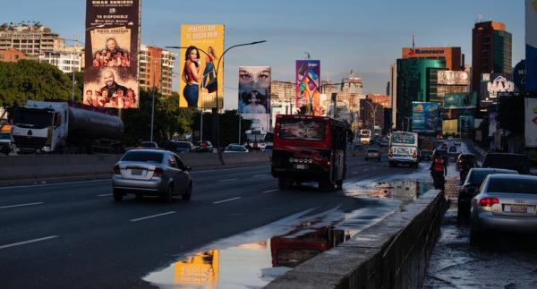 委内瑞拉发布了查韦斯的宣传，以换取资本主义的外观