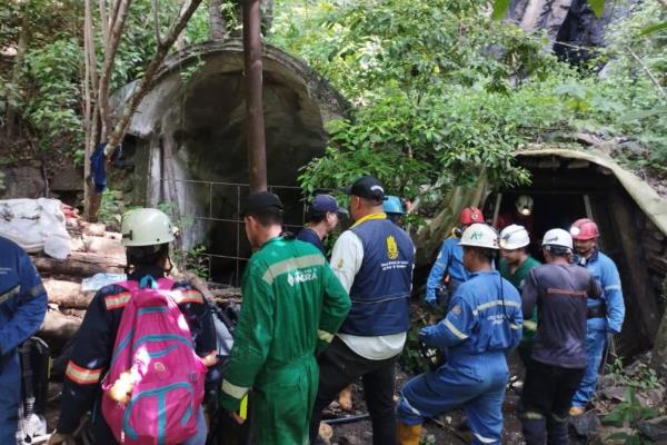被困哥伦比亚矿井的9名工人获救