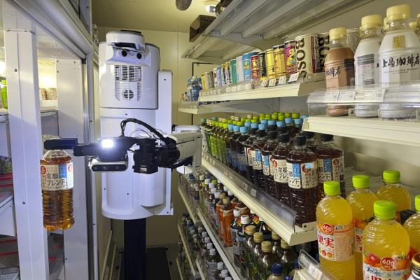 卖饮料的机器人是日本全家超市的最新产品
