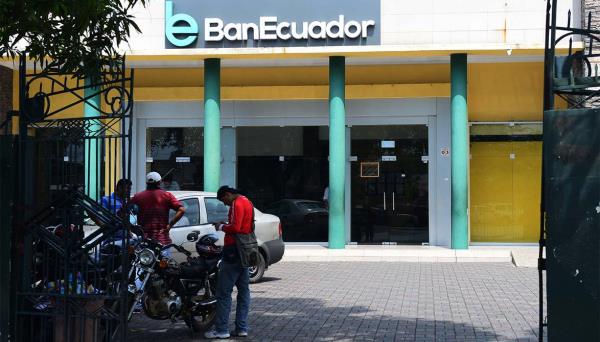 BanEcuador警告其客户，一个骗局可能通过WhatsApp实施