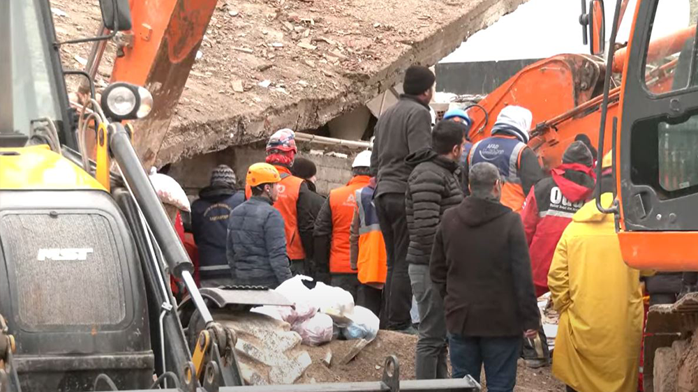 现场直播:加济安泰普地震后救援任务，至少4800人遇难
