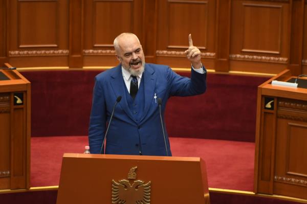 阿尔巴尼亚税务稽查员罚款批评媒体